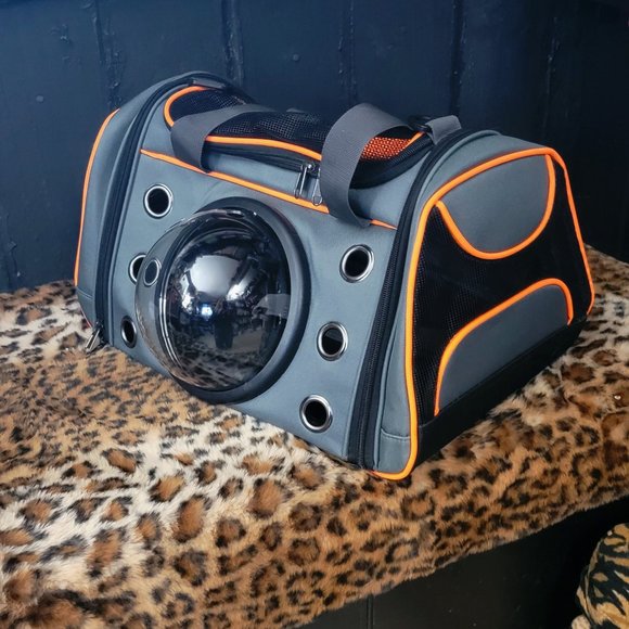 Per Carrier w/ Bubble Lookout.. and strap.. Cat Kitten or Dog..Bran New! medium - Picture 1 of 7